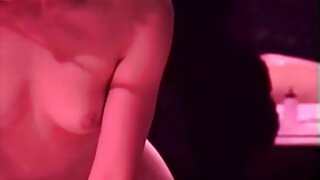 Salope attachée films x gratuit français en robe rose est baisée dur dans la bouche en mode BDSM