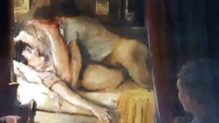 Salope asiatique aux cheveux vidéos pornographiques françaises noirs avec des seins affaissés chevauche une grosse bite en pose de cowgirl
